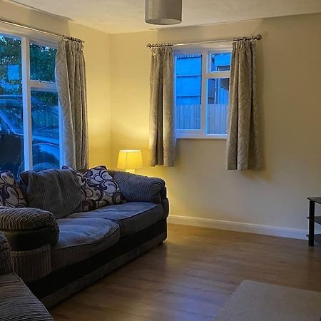 Cheerful 3 Bedroom Bungalow With Indoor Fire Place Gloucester Kültér fotó