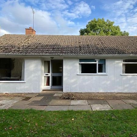 Cheerful 3 Bedroom Bungalow With Indoor Fire Place Gloucester Kültér fotó