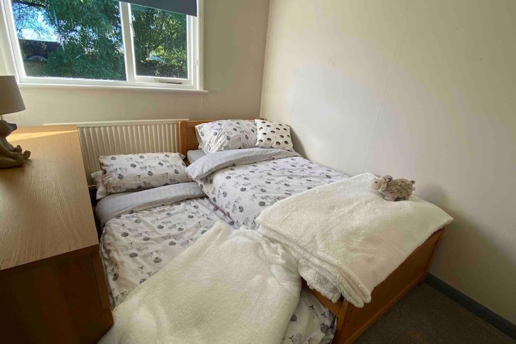 Cheerful 3 Bedroom Bungalow With Indoor Fire Place Gloucester Kültér fotó