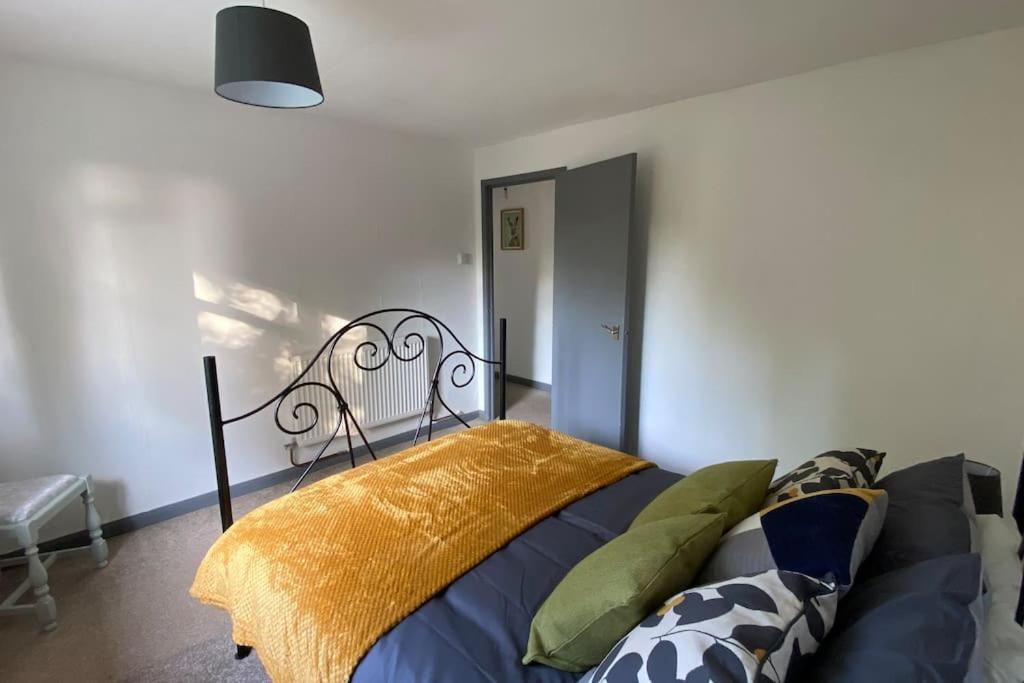 Cheerful 3 Bedroom Bungalow With Indoor Fire Place Gloucester Kültér fotó