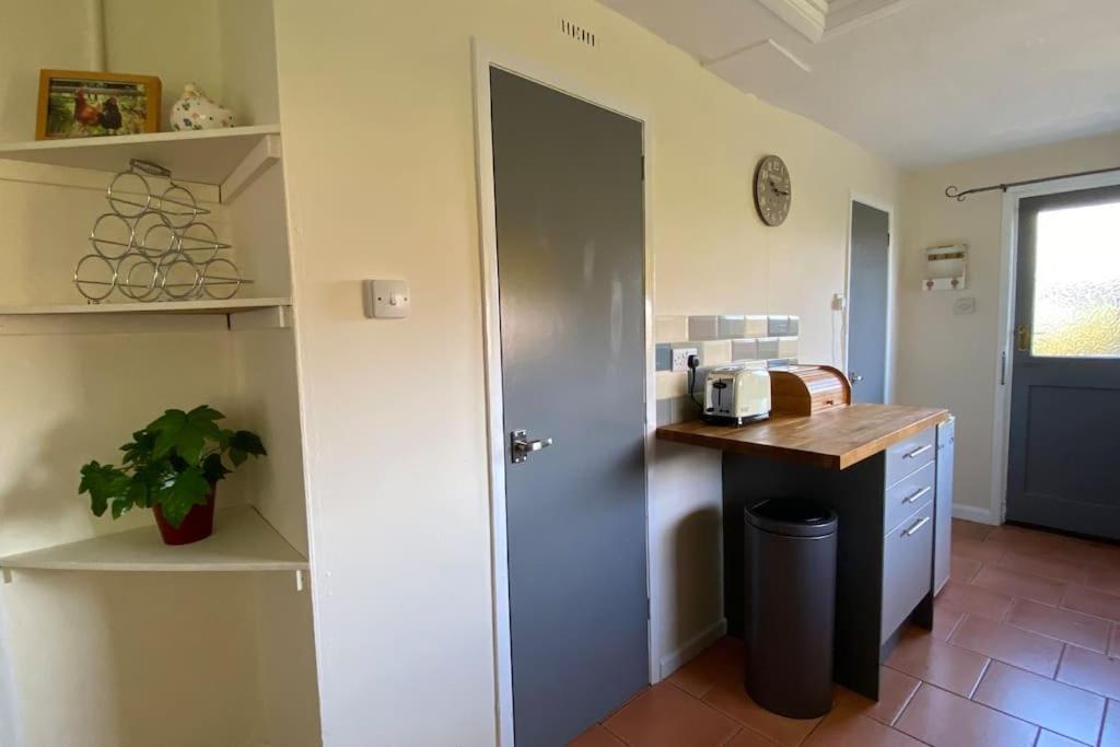 Cheerful 3 Bedroom Bungalow With Indoor Fire Place Gloucester Kültér fotó