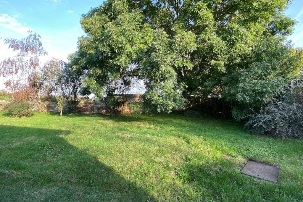 Cheerful 3 Bedroom Bungalow With Indoor Fire Place Gloucester Kültér fotó